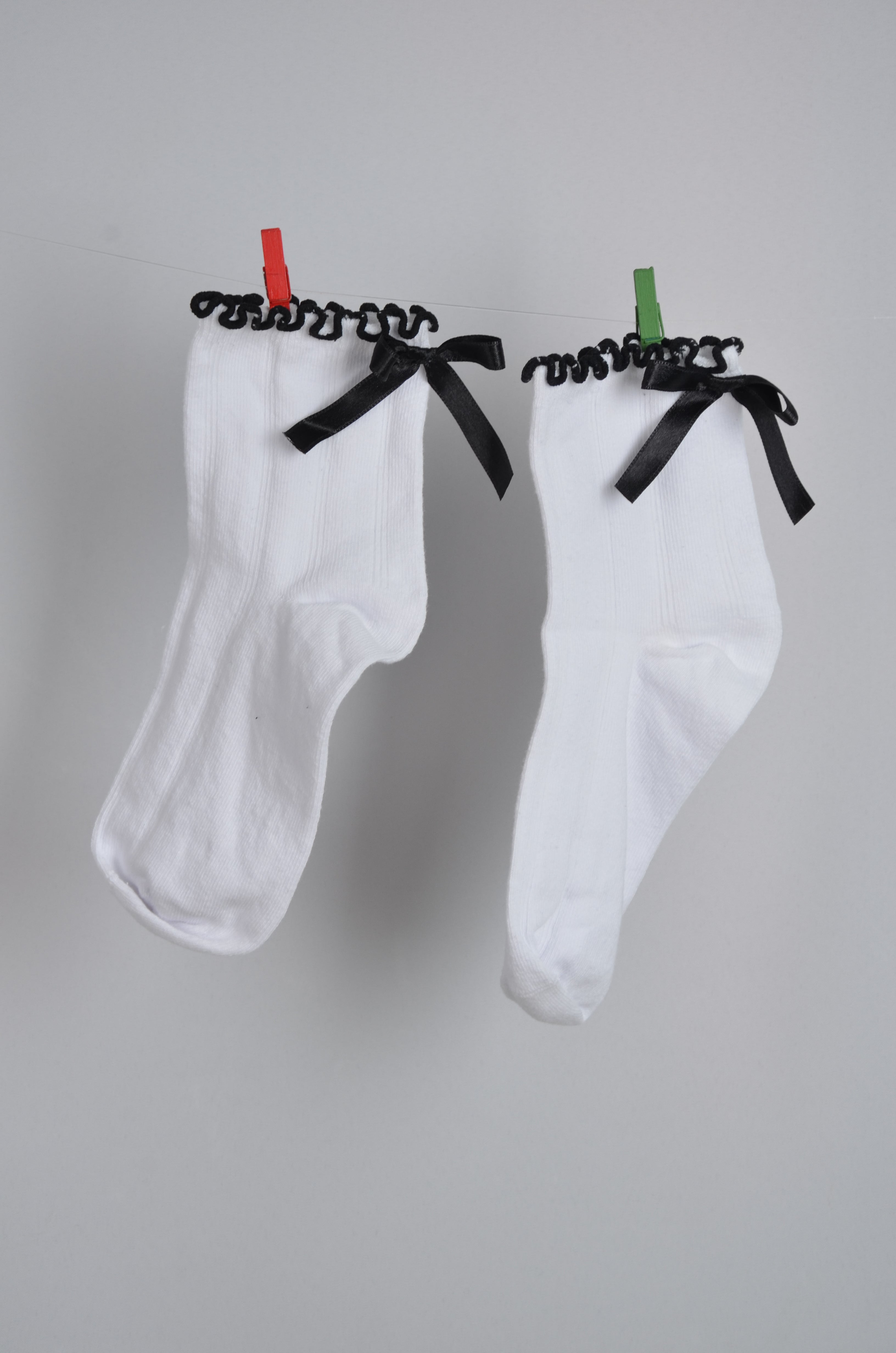 Siyah Kurdeleli Fırfır Çorap