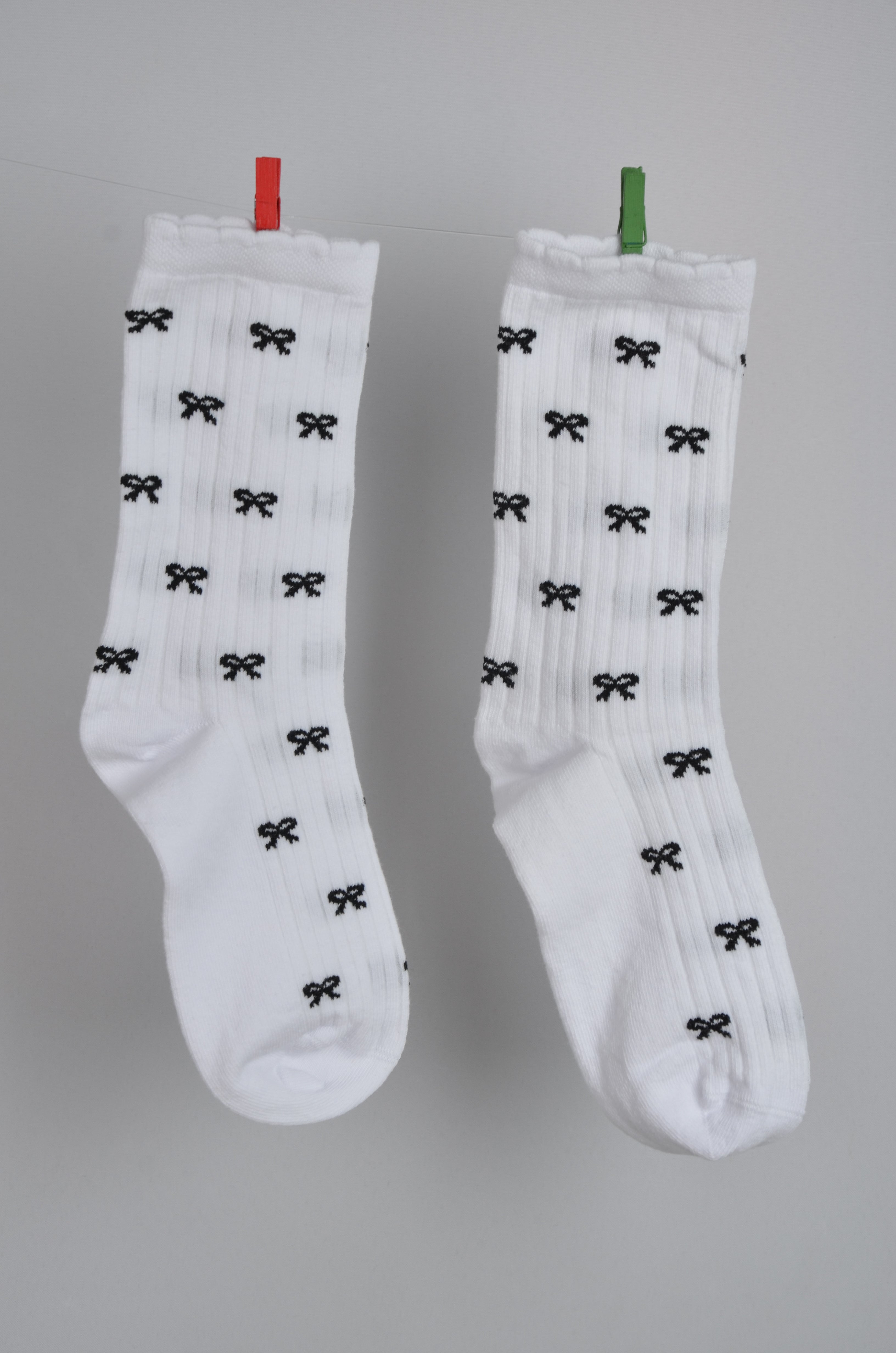 Fiyonk Desenli Fırfır Çorap